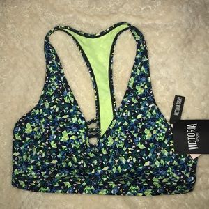 NWT Victoria secret sports bra. Size M